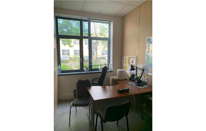 Bureau à vendre de 1 600 m² à Montigny-le-Bretonneux - 78180 photo - 1