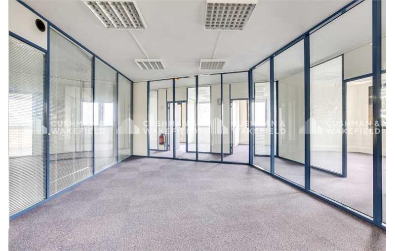 Bureau à vendre de 1 096 m² à Saint-Aubin - 91190 photo - 1