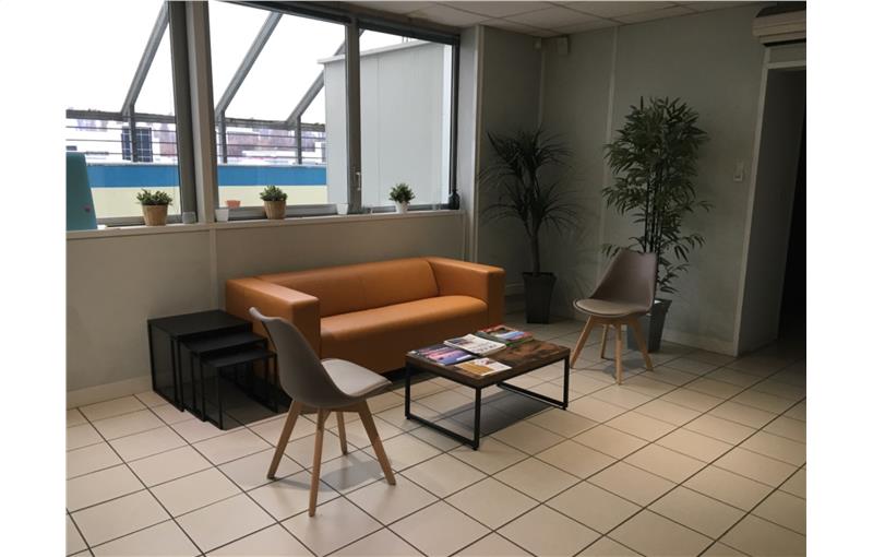 Bureau à vendre de 385 m² à Saint-Égrève - 38120 photo - 1